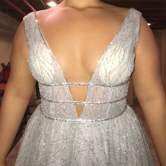 GORGEOUS SILVER SPARKLE PROM DRESS - Picture 5 of 6